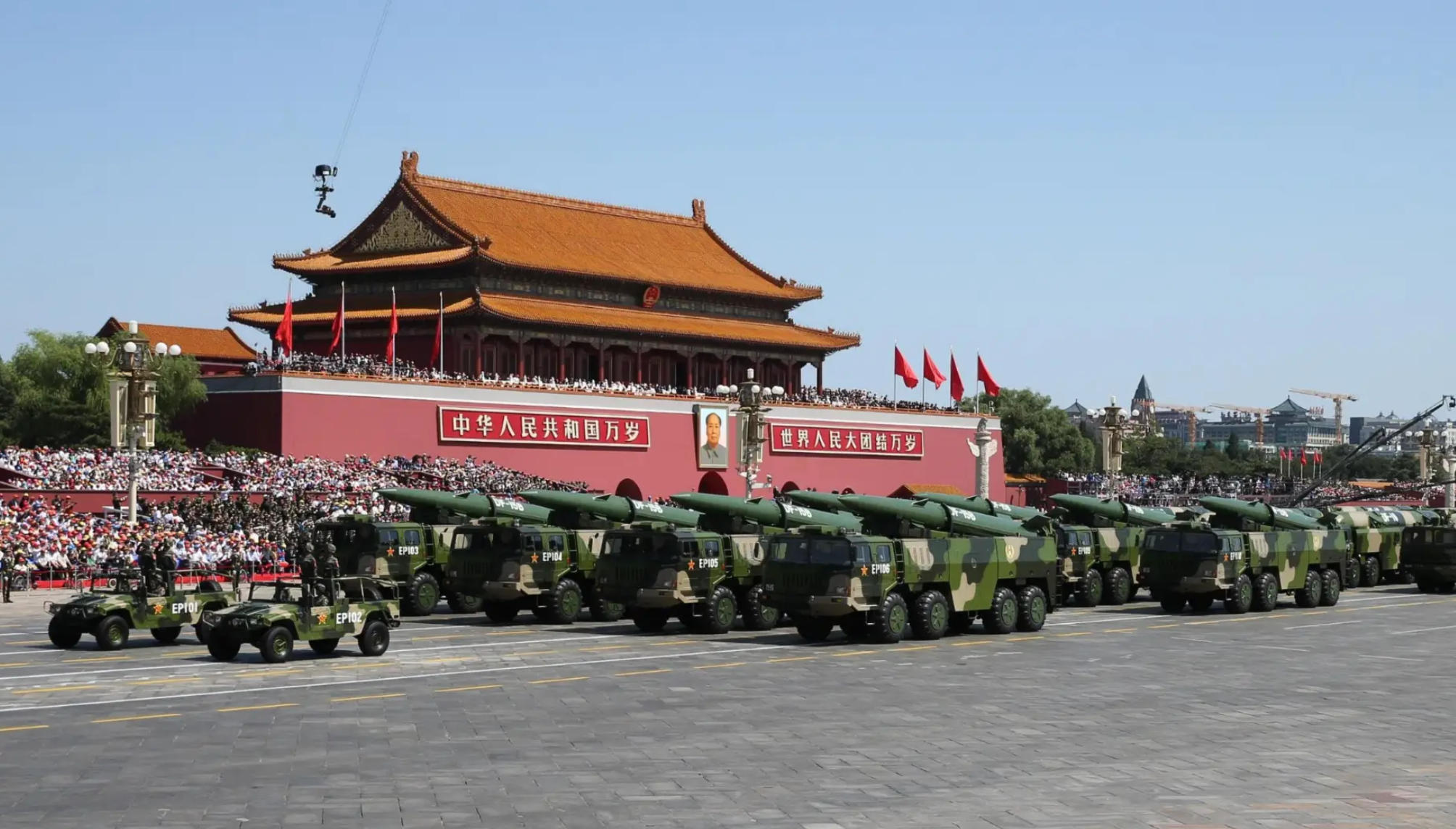 南京藍(lán)寶石環(huán)保設(shè)備有限公司組織觀看抗戰(zhàn)勝利80周年閱兵儀式